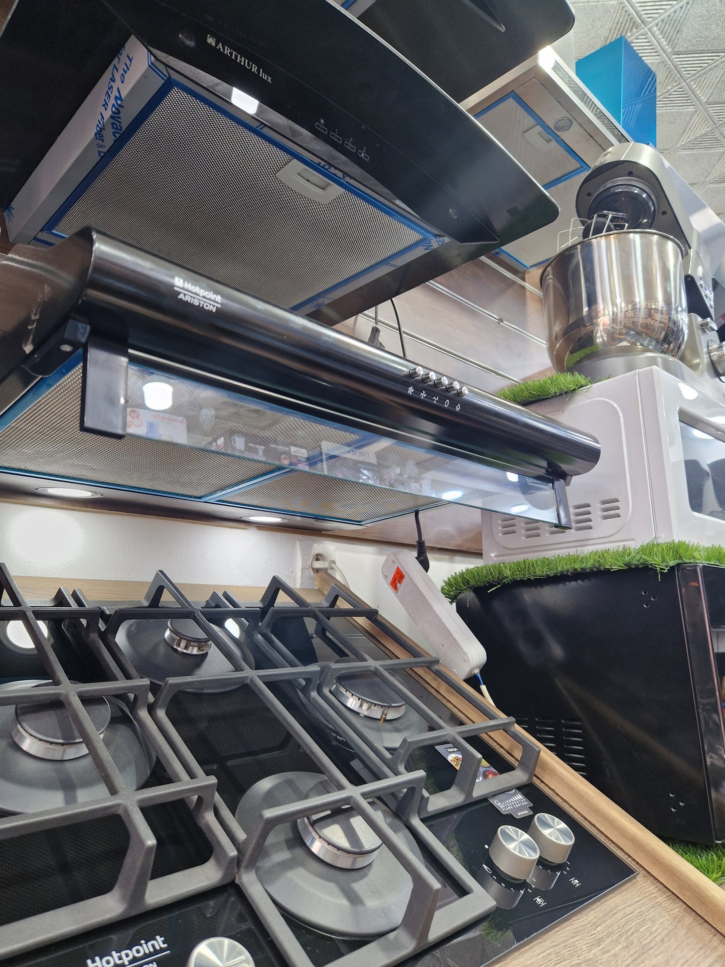 🌬️ La Hotte de Cuisine Ariston الأصلية
نظافة وأناقة في مطبخك ✨